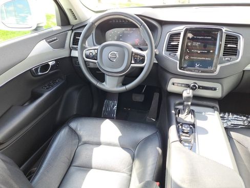 Used 2021 Volvo XC90 T5 Momentum w/ Protection Package Premier image 10