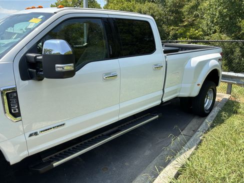 Used 2019 Ford F350 XLT w/ XLT Premium Package AWD/4WD image 5