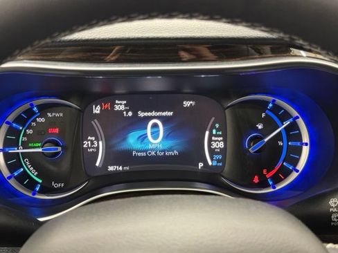 Used 2023 Chrysler Pacifica Limited FWD image 37