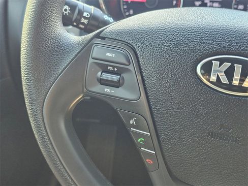 Used 2017 Kia Forte LX image 19