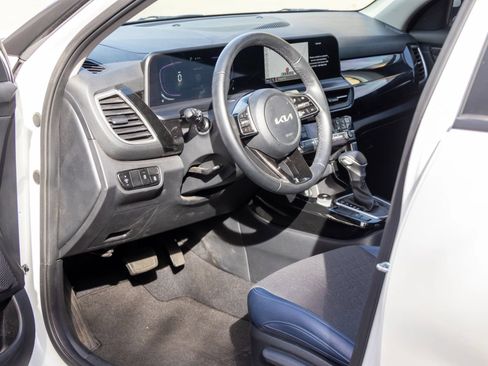 Used 2025 Kia Seltos S FWD image 10