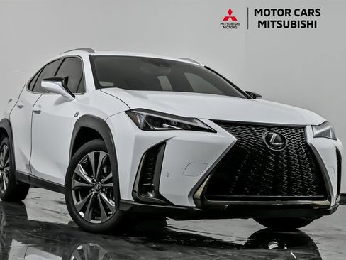 Used 2019 Lexus UX 200 image 1