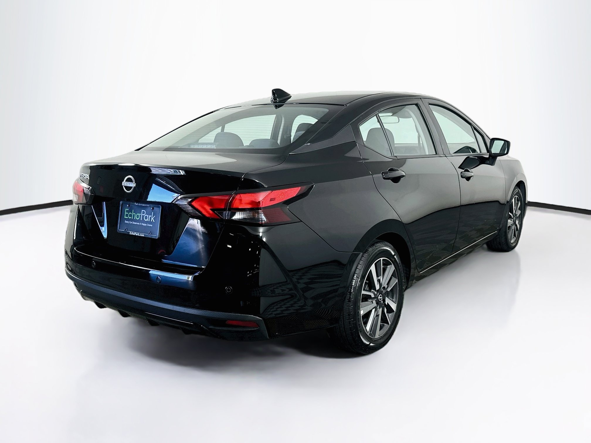 Used 2025 Nissan Versa SV FWD image 9