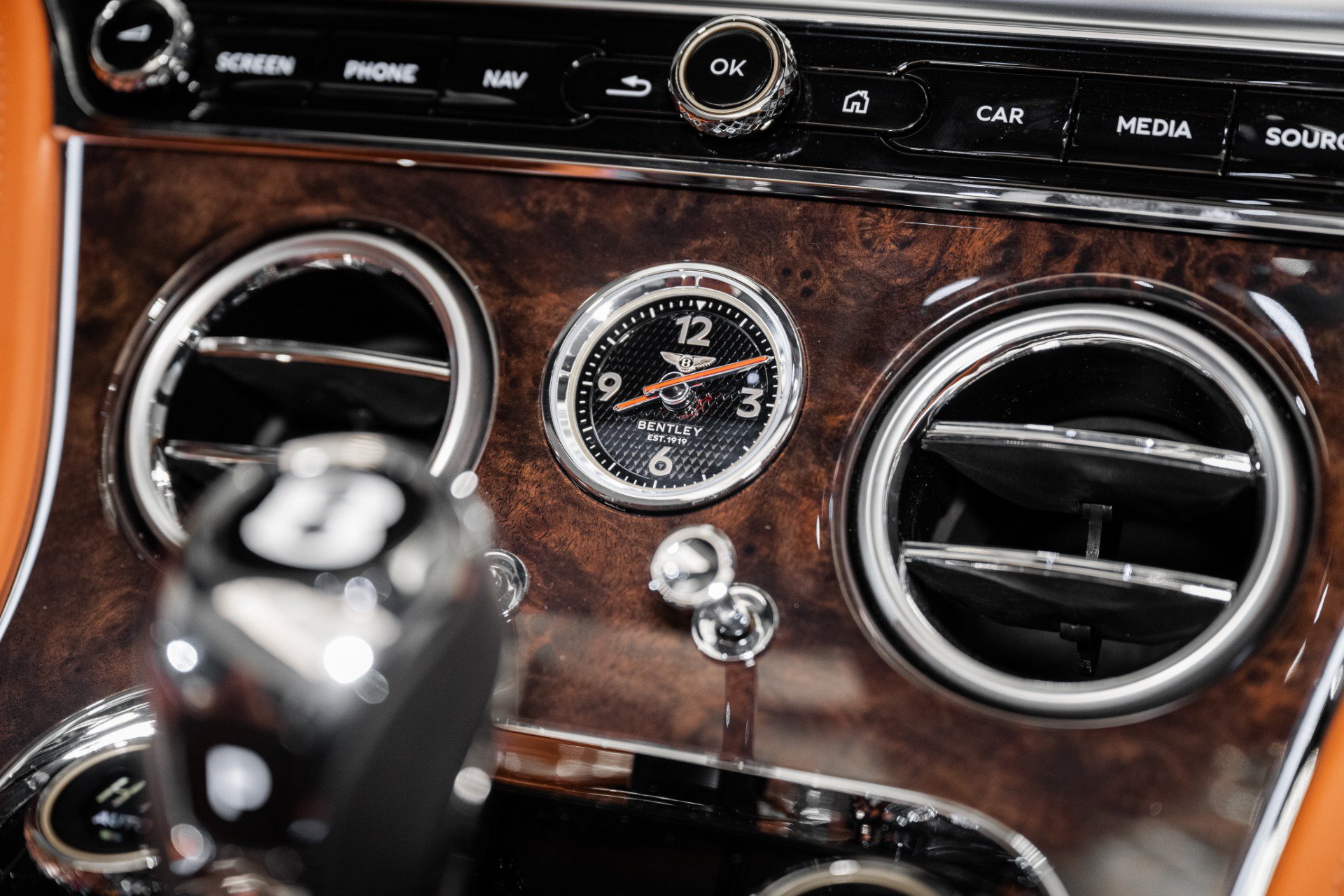 Used 2024 Bentley Continental GT V8 AWD/4WD image 34