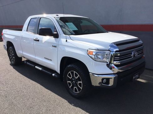Used 2016 Toyota Tundra SR5 image 2