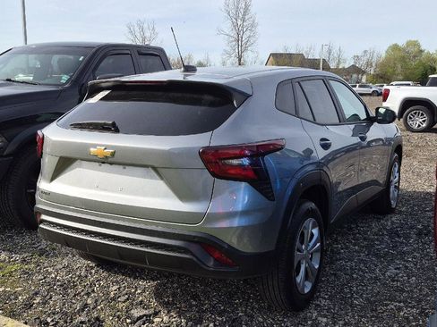 Used 2024 Chevrolet Trax LS w/ Driver Confidence Package FWD image 3