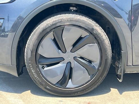 Used 2026 Tesla Model Y 2WD image 26