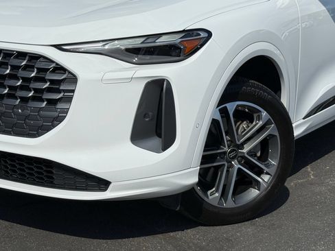 Certified 2025 Audi Q5 Premium w/ Convenience Package AWD/4WD image 3