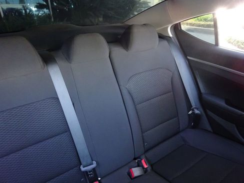 Used 2019 Hyundai Elantra SE w/ Cargo Package FWD image 16