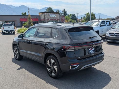 Used 2025 Volkswagen Taos SE AWD/4WD image 8