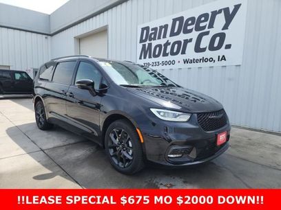 New 2026 Chrysler Pacifica Limited w/ S Appearance Package