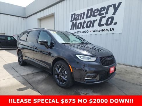 New 2026 Chrysler Pacifica Limited w/ S Appearance Package image 1