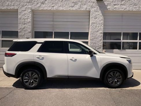Used 2024 Nissan Pathfinder S AWD/4WD image 1