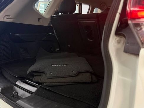 Used 2018 Nissan Rogue S FWD image 12