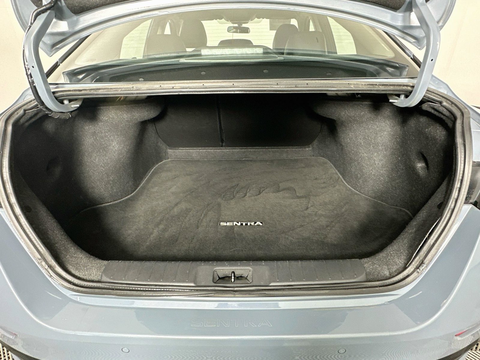 Used 2025 Nissan Sentra SR w/ SR Premium Package FWD image 26
