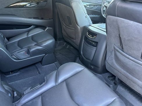 Used 2019 Cadillac Escalade ESV Platinum AWD/4WD image 20