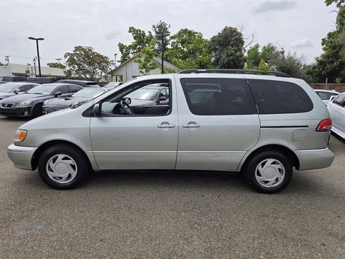 Used 2002 Toyota Sienna LE FWD image 3
