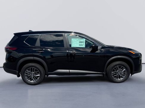 Used 2025 Nissan Rogue S image 6