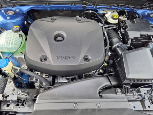 Used 2021 Volvo XC40 T5 R-Design w/ Climate Package AWD/4WD image 41