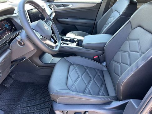 New 2026 Volkswagen Atlas Cross Sport SE image 4