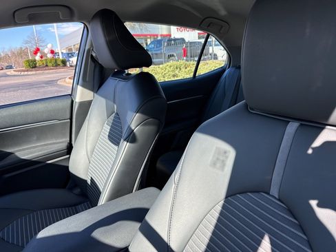 Used 2023 Toyota Camry SE image 8