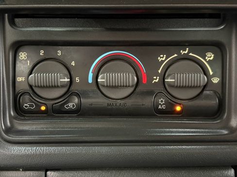 Used 2001 Chevrolet Silverado 2500 LS w/ Off-Road Skid Plate Pkg image 23