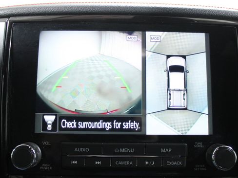 Used 2020 Nissan Titan PRO-4X w/ Pro-4x Convenience Package image 11