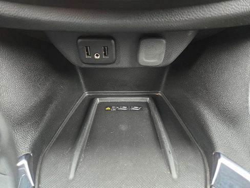 Used 2023 Chevrolet Traverse LT image 31