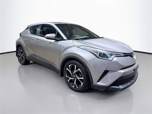 Used 2018 Toyota C-HR XLE image 5