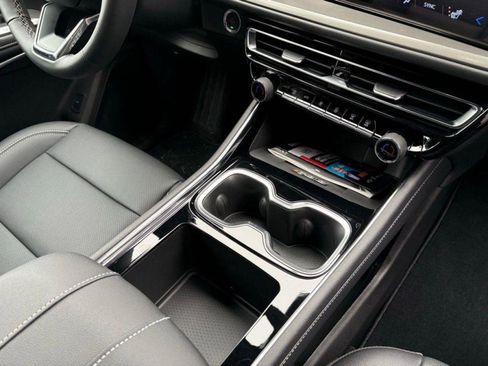 New 2026 Chevrolet Traverse LT w/ LPO, Floor Liner Package AWD/4WD image 12