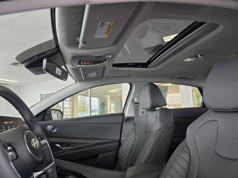 New 2026 Hyundai Elantra Limited FWD image 17