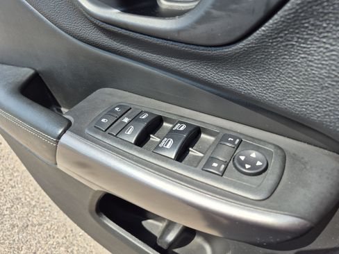 Used 2019 Jeep Cherokee Latitude Plus w/ Comfort/Convenience Group AWD/4WD image 13