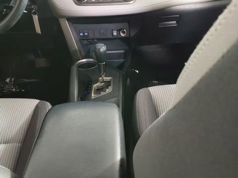 Used 2013 Toyota RAV4 XLE AWD/4WD image 20