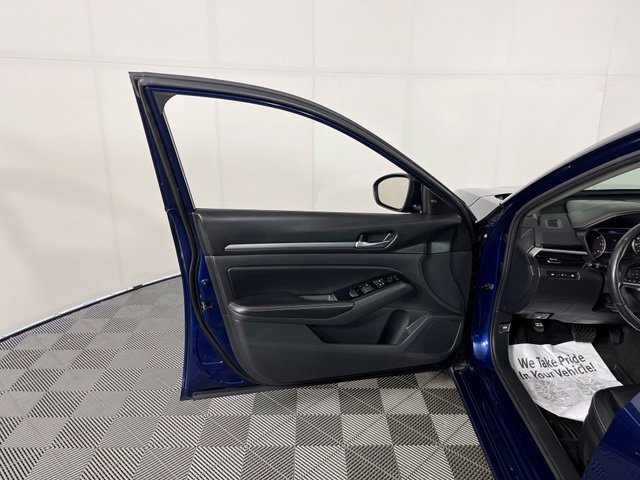 Used 2024 Nissan Altima 2.5 SR w/ SR Premium Package FWD image 12