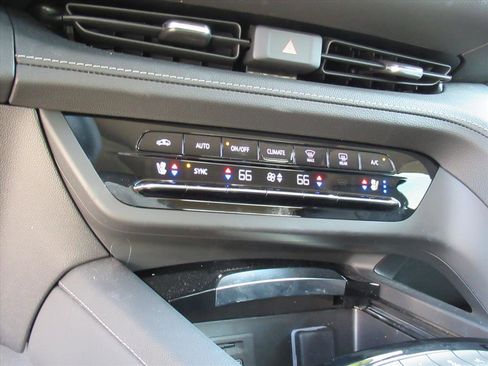 Used 2023 Buick Envision Avenir image 23