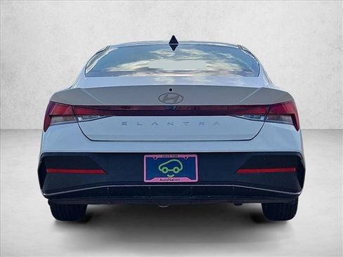 Used 2024 Hyundai Elantra SEL FWD image 7