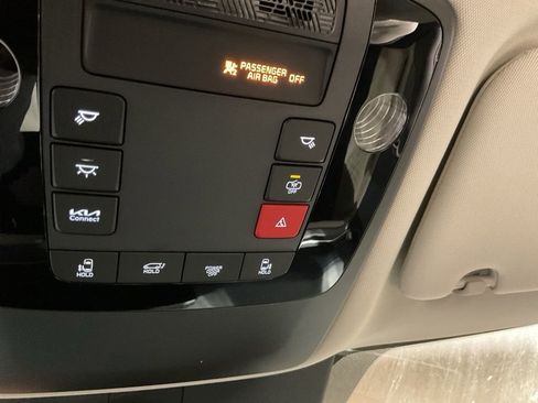 New 2026 Kia Carnival EX FWD image 17