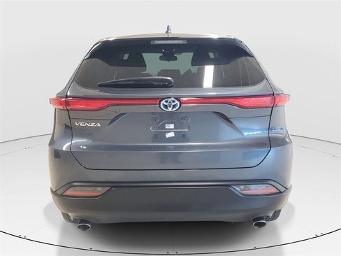 Used 2023 Toyota Venza LE image 6