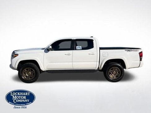 Used 2018 Toyota Tacoma TRD Sport w/ Technology Package image 4