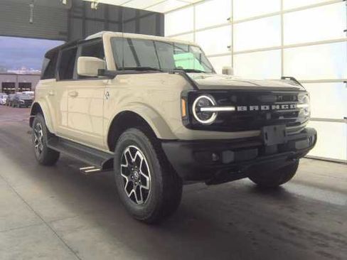 Used 2025 Ford Bronco Outer Banks AWD/4WD image 4