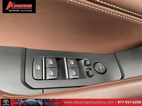 Used 2023 BMW X6 xDrive40i w/ Executive Package image 22