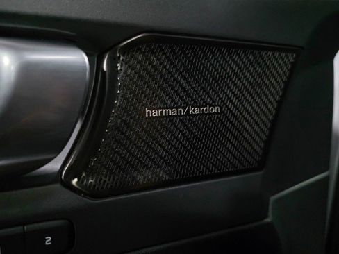 Used 2021 Volvo XC40 P8 Recharge w/ Advanced Package image 32