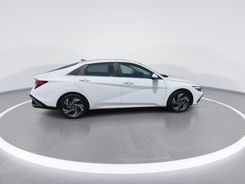 New 2026 Hyundai Elantra Limited FWD image 9