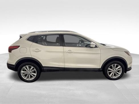 Used 2017 Nissan Rogue Sport SV AWD/4WD image 9