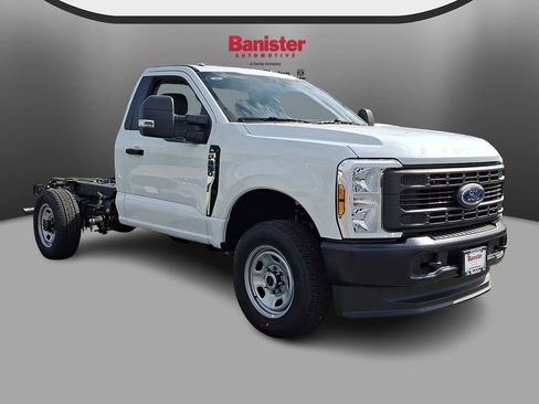 New 2025 Ford F350 XL image 2