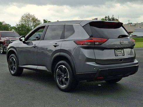 Used 2024 Nissan Rogue SV AWD/4WD image 7