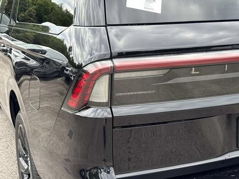 New 2026 Lincoln Navigator L Reserve AWD/4WD image 11