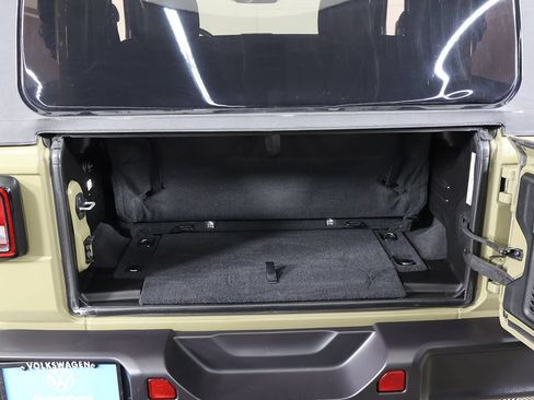 Used 2025 Jeep Wrangler Sport AWD/4WD image 17