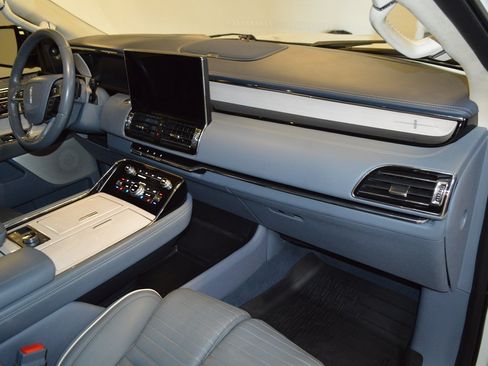 Used 2022 Lincoln Navigator Black Label AWD/4WD image 10