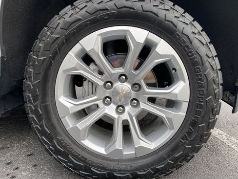 Used 2023 Chevrolet Silverado 1500 LTZ w/ Technology Package AWD/4WD image 13